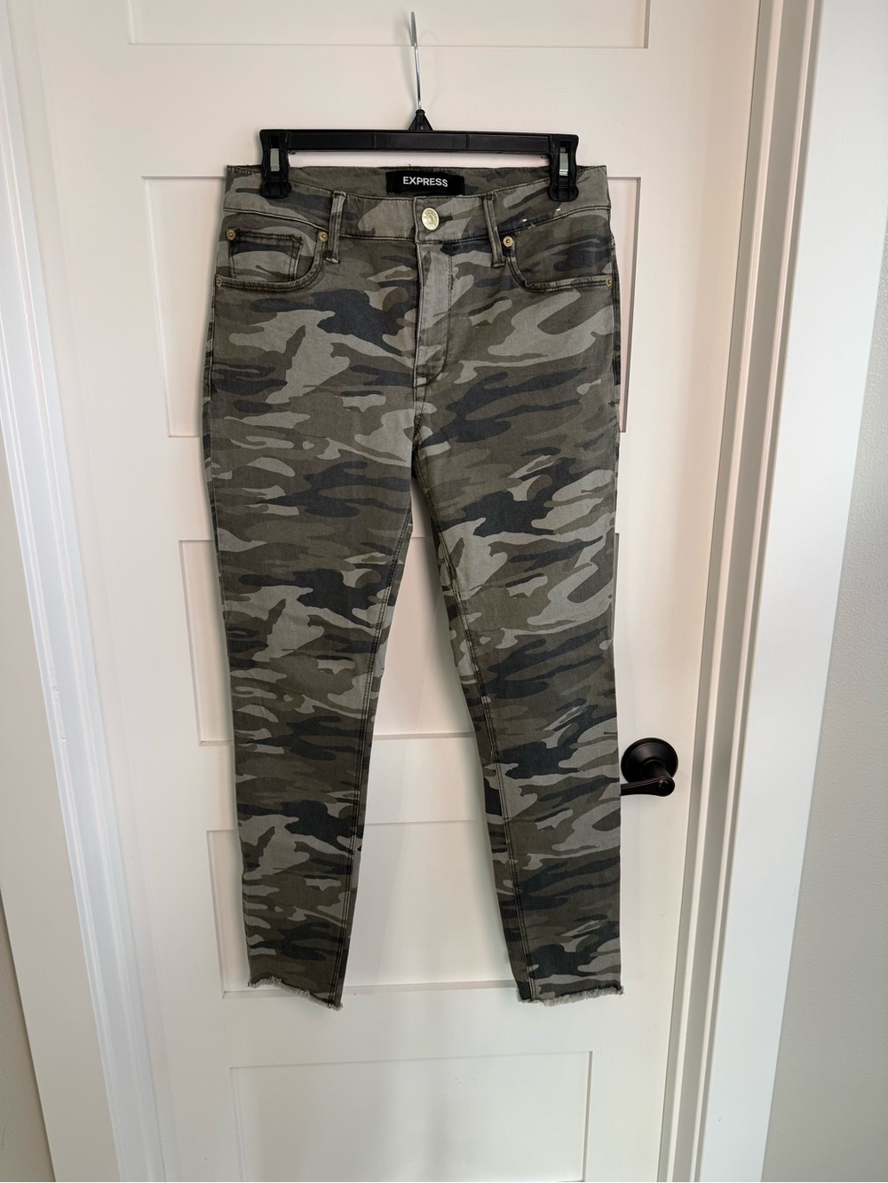 Express Women’s Olive Camo Skinny Jeans
